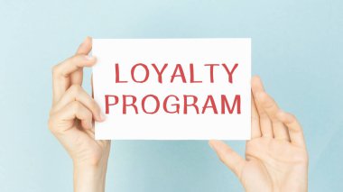 Sadakat Programı kartı beyaz arkaplanda izole edildi