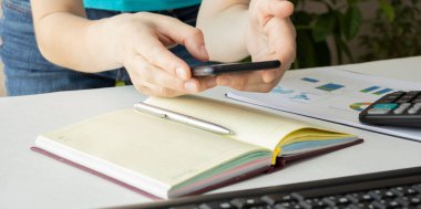 Ahşap ofis masasını kapat. Debica, Polonya