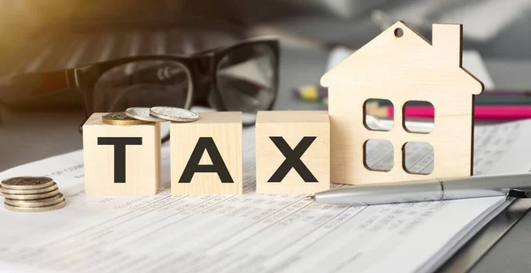 Tax Concept Wooden Blocks Coins Table — Stock Photo, Image