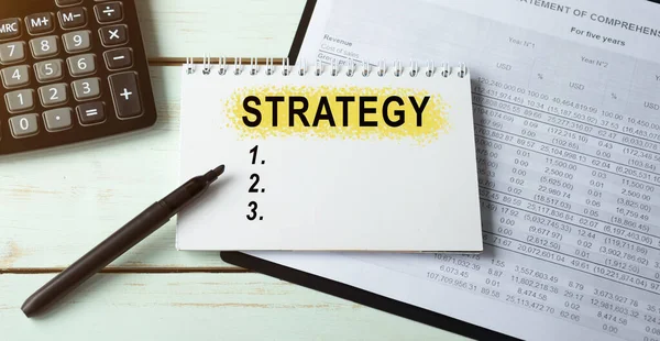 마케팅 전략을 Strategy 계산과 노트북의 — 스톡 사진