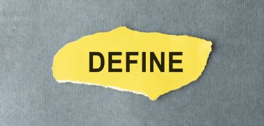 Metin tanımlar. Yırtık kahverengi kağıdın arkasında