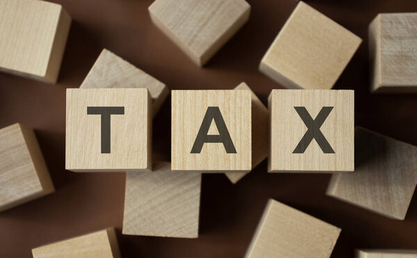 слово с костями на белом фоне - налог