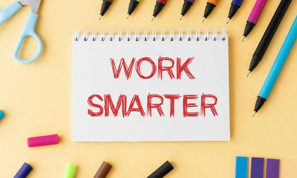 Текст Work Smarter Написаний Блокноті Олівцями Графами — стокове фото