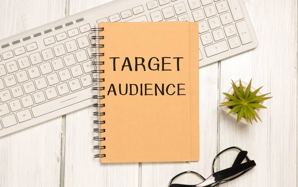 Piece Paper Text Target Audience Keyboard White Background Black Felt — Stock Photo, Image