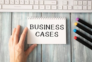 İş ve finans kavramı. Bir adam not defterine 