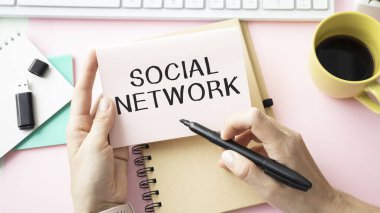 SOSYAL NETWork: elinde not defteri ile metin