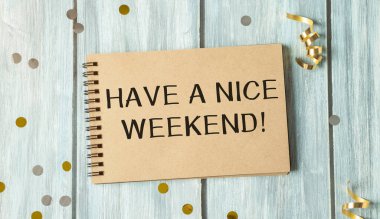 Monokrom etkisi kavramlı güzel bir hafta sonu metni var. Seçici odak noktası