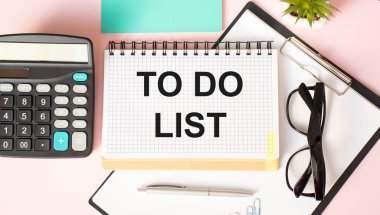 beyaz kağıt not defterine listelenecek