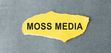 Muhasebe, sarı bir kağıt parçasına yazılmış bir Moss Medya 'dır..