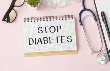 Stetoskoplu Not Defteri Sözcüğünü Durdur