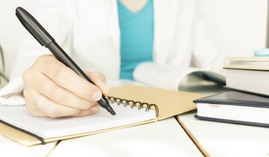 Sınavlar. Talim kitaplarına sınav yazan öğrencilerin görüşleri.