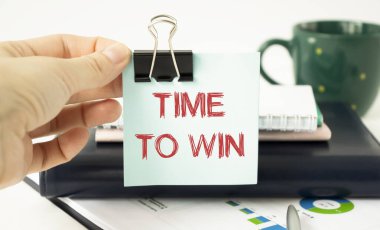 Not defterine yazı yazma zamanı. İş Konsepti