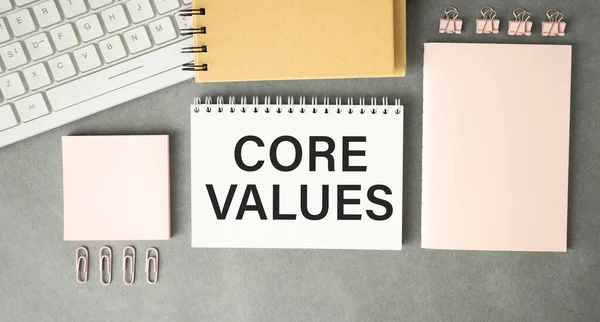 Core Values Içinde Dizüstü Bilgisayarlı Metin Çizelge Diyagramlı Kağıtlar Içeren — Stok fotoğraf