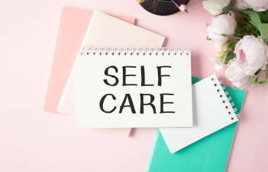 Kişisel Bakım 'ı gösteren bir mesaj. Bireysel kontrol kontrolü için kendine verdiğin kavramsal fotoğraf koruması. Bilgi İçin Kavram