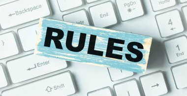 Kelime kuralları. İçinde kopya alanı olan tahtadan küçük küpler. İş Konsepti resmi.