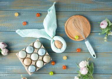 Paskalya Tavşanı peçeteli güzel Paskalya sofrası.