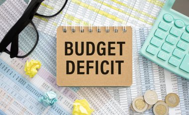 Metin Bütçesi DEFICIT ile not. Diyagram ve beyaz arkaplan