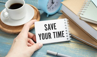 Çalışma kartınızı ofis arka planına izole edin