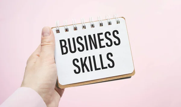 Business Skills Bericht Kaart Getoond Door Een Vrouw Vintage Toon — Stockfoto