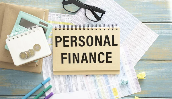 Texto Vista Superior Finanzas Personales Escritas Cuaderno Con Bolígrafo Calculadora — Foto de Stock
