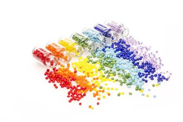 Kleine glazen flessen gevuld met kleurrijke kralen — Stockfoto