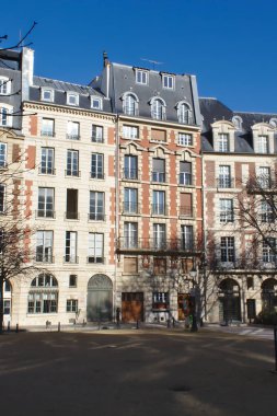 Paris 'teki evin ön cephesi.