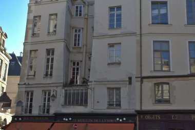 Paris 'teki evin ön cephesi.