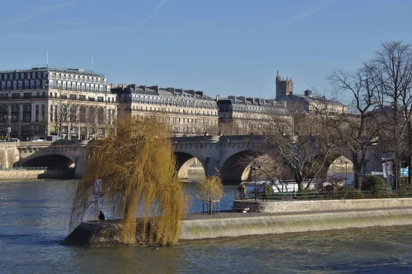 Brücke Über Die Flussstadt — Stockfoto