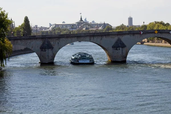 Eyfel Kulesiyle Seine Nehri Manzarası — Stok fotoğraf