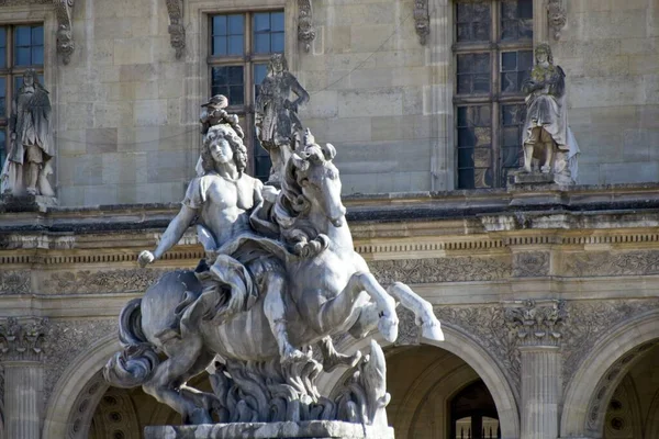 Louvre Párizsban Franciaországban — Stock Fotó