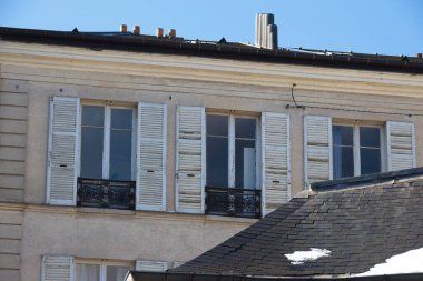 Şehir merkezindeki bina.