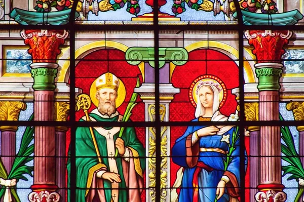 教堂的彩色玻璃窗 — 图库照片