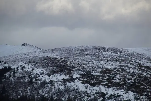 Neve Coberto Montanhas Inverno — Fotografia de Stock