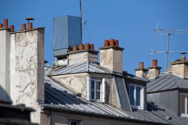 Şehirdeki eski bina.