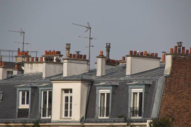 Şehirdeki eski bina.