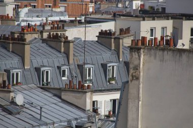 Şehirdeki eski bina.