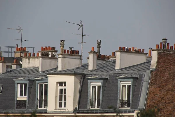 Şehirdeki eski bina.