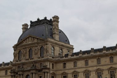palace of louvre paris