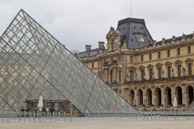 palace of louvre paris