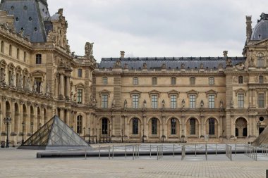 palace of louvre paris