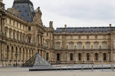 palace of louvre paris