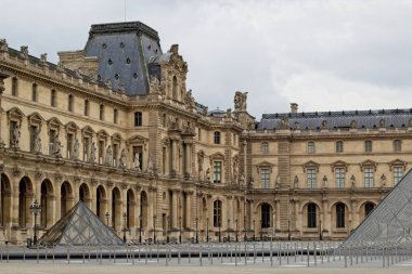 palace of louvre paris