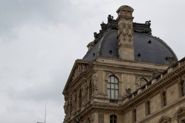 palace of louvre paris