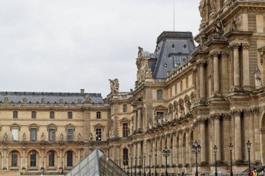 palace of louvre paris