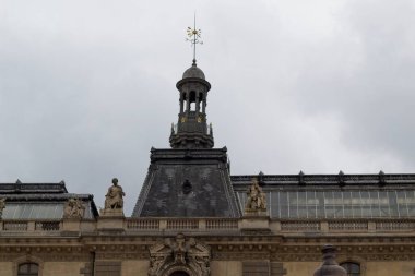 palace of louvre paris