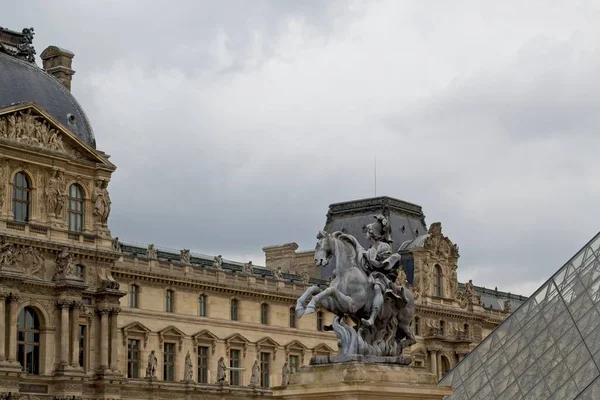 Palace Louvre Paris — Zdjęcie stockowe