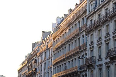 Şehirde günbatımı