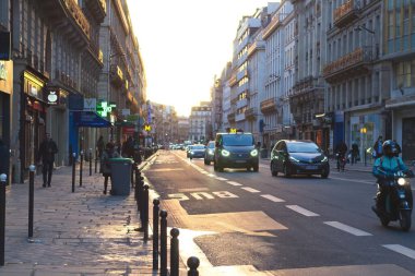 Şehirde günbatımı