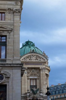 Opera binasının ayrıntıları