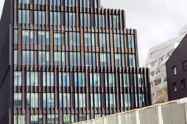 Şehirdeki ofis binası.